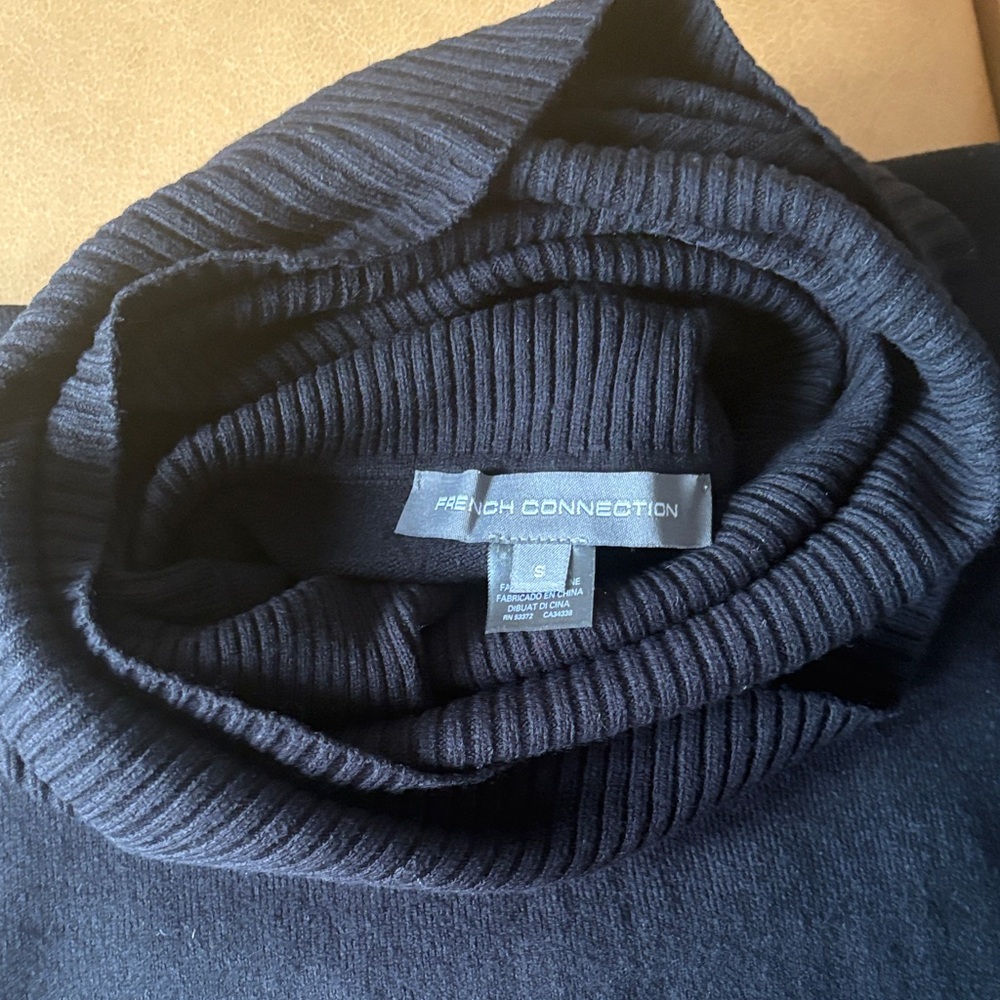 French Connection Women's Black, Gray, and White Sweater pack of 5 sweaters - Picture 7 of 12